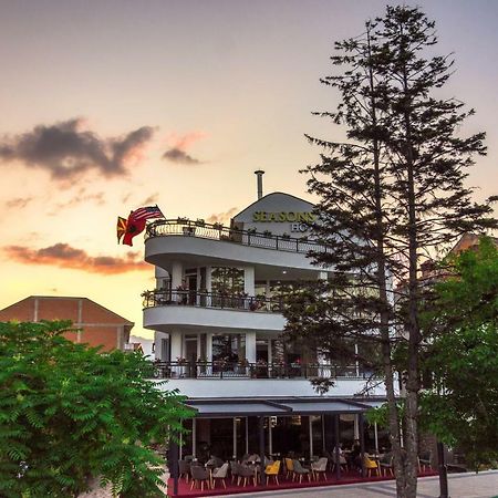 Seasons Hotel ستروغا المظهر الخارجي الصورة