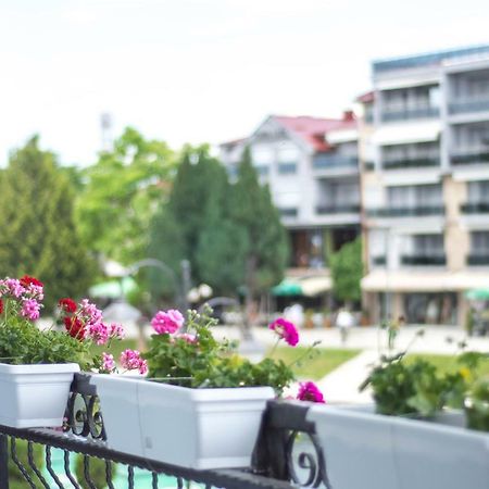 Seasons Hotel ستروغا المظهر الخارجي الصورة