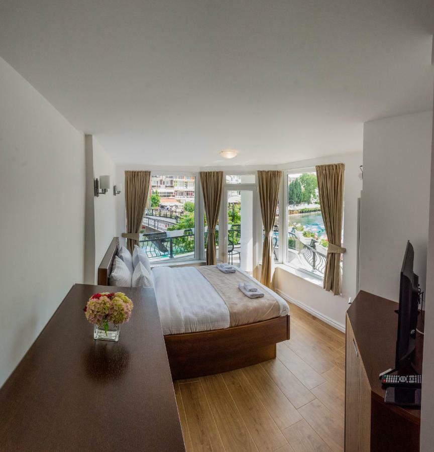 Seasons Hotel ستروغا المظهر الخارجي الصورة