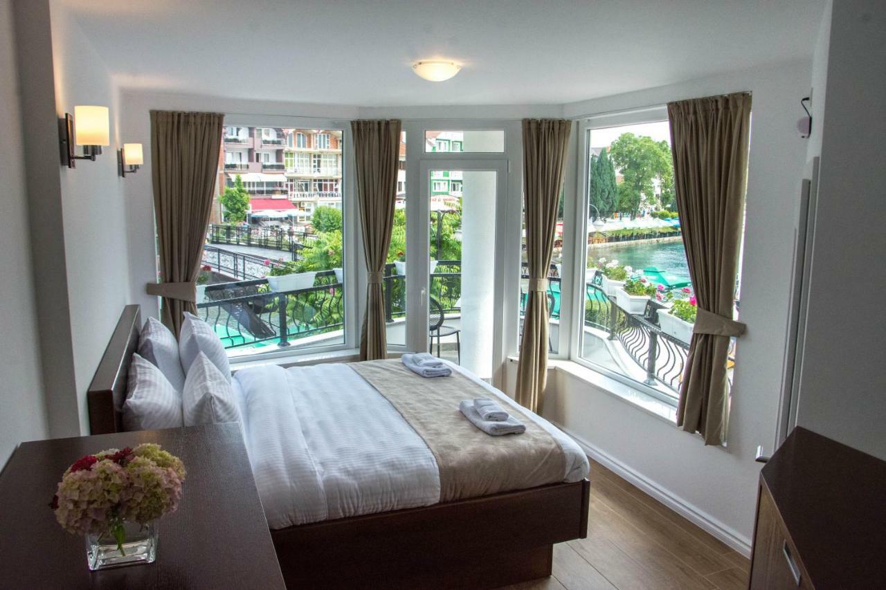 Seasons Hotel ستروغا المظهر الخارجي الصورة