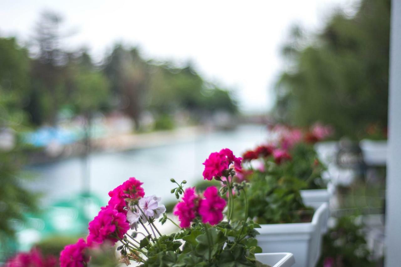 Seasons Hotel ستروغا المظهر الخارجي الصورة