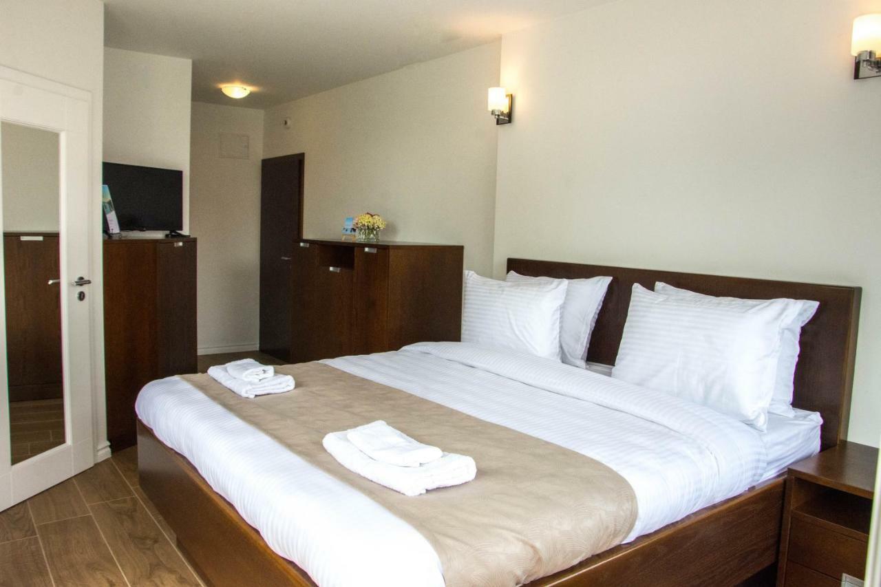 Seasons Hotel ستروغا المظهر الخارجي الصورة