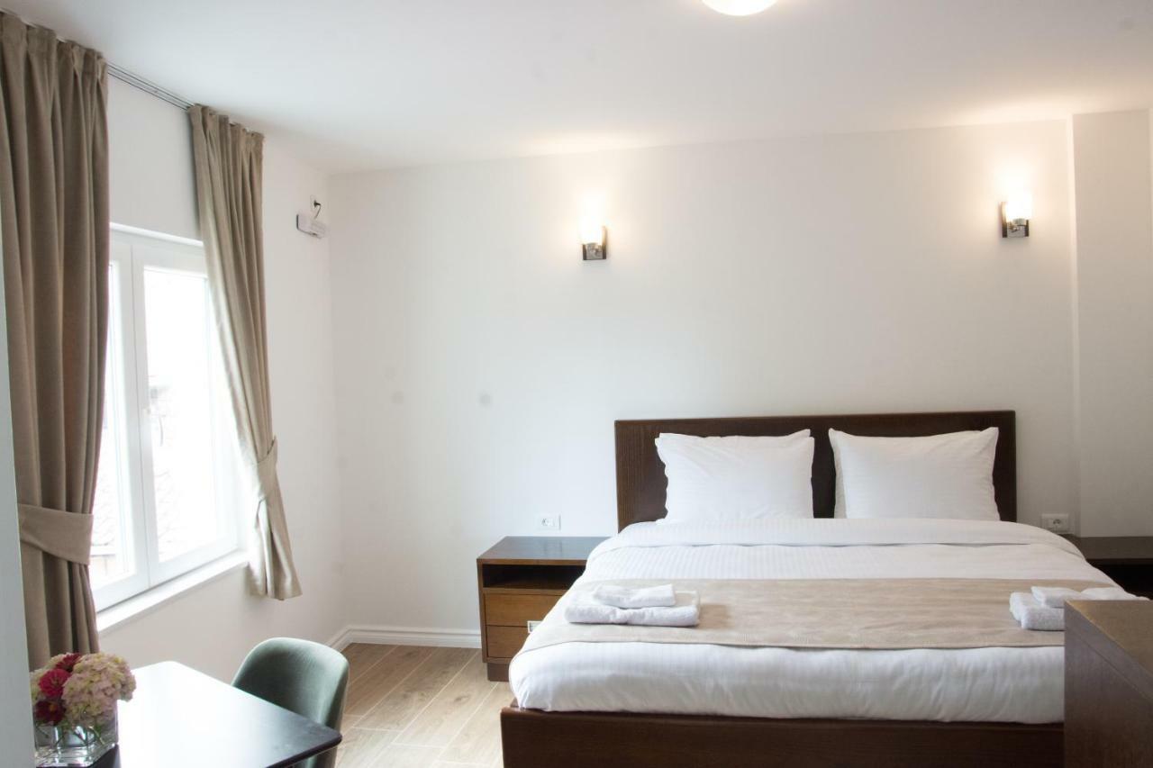 Seasons Hotel ستروغا المظهر الخارجي الصورة