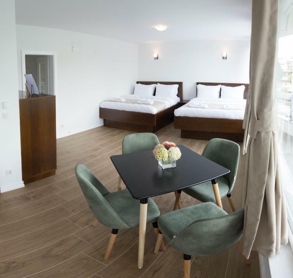 Seasons Hotel ستروغا المظهر الخارجي الصورة