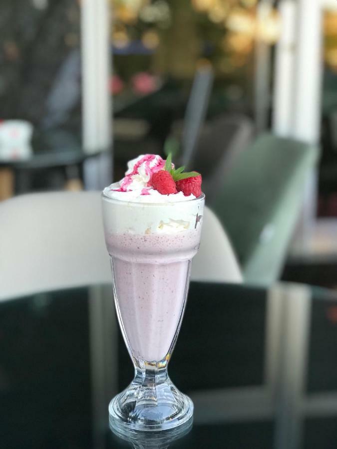 Seasons Hotel ستروغا المظهر الخارجي الصورة