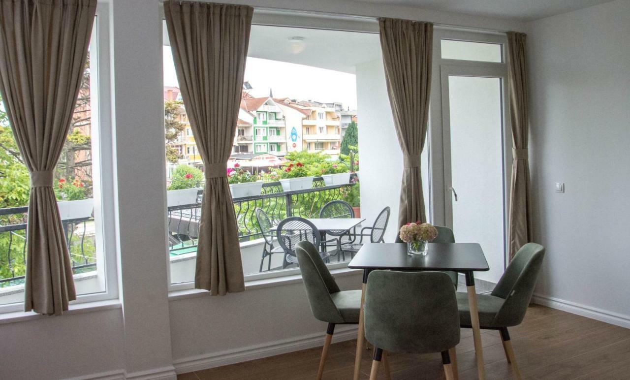 Seasons Hotel ستروغا المظهر الخارجي الصورة