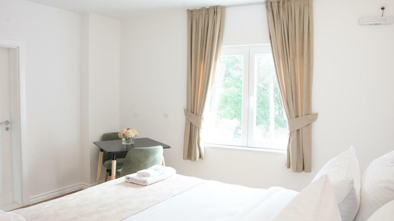 Seasons Hotel ستروغا المظهر الخارجي الصورة